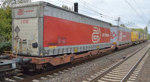 Arcese-train-trailer